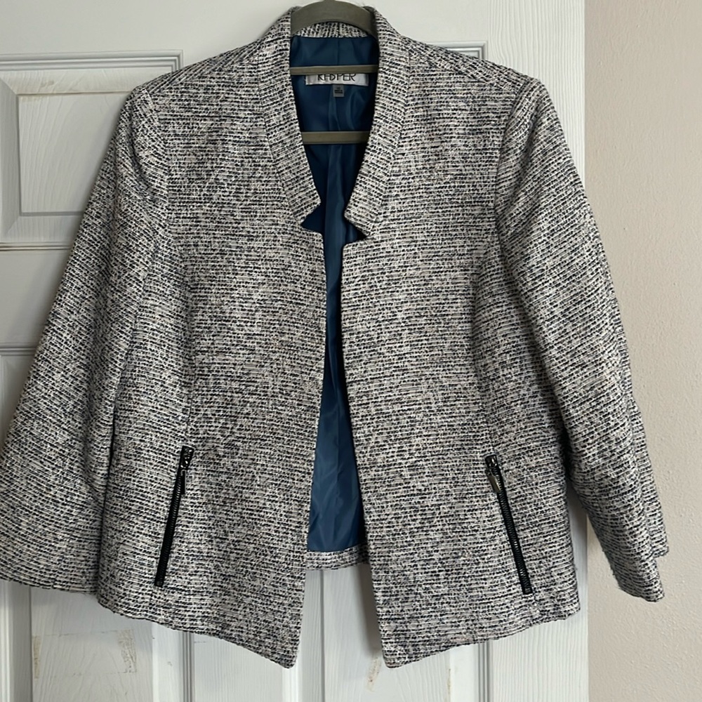 Kasper tweed blue, white and tan jckt, 3/4 sleeves, zipper pockets, lined, sz 10